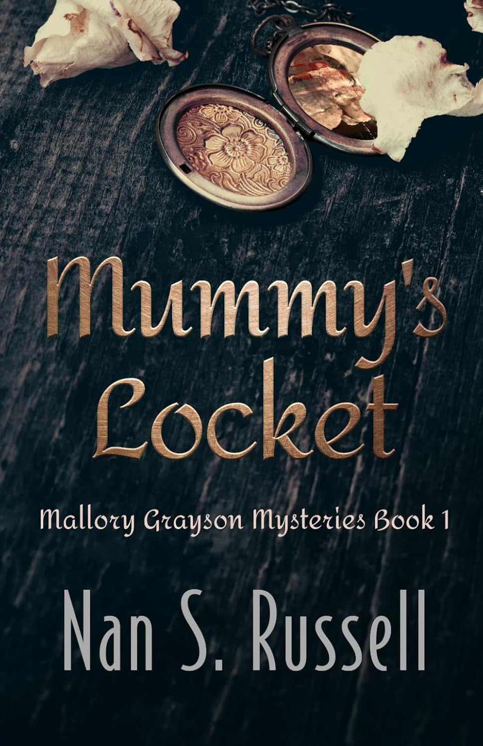 Mummy's Locket (Mallory Grayson Mysteries)